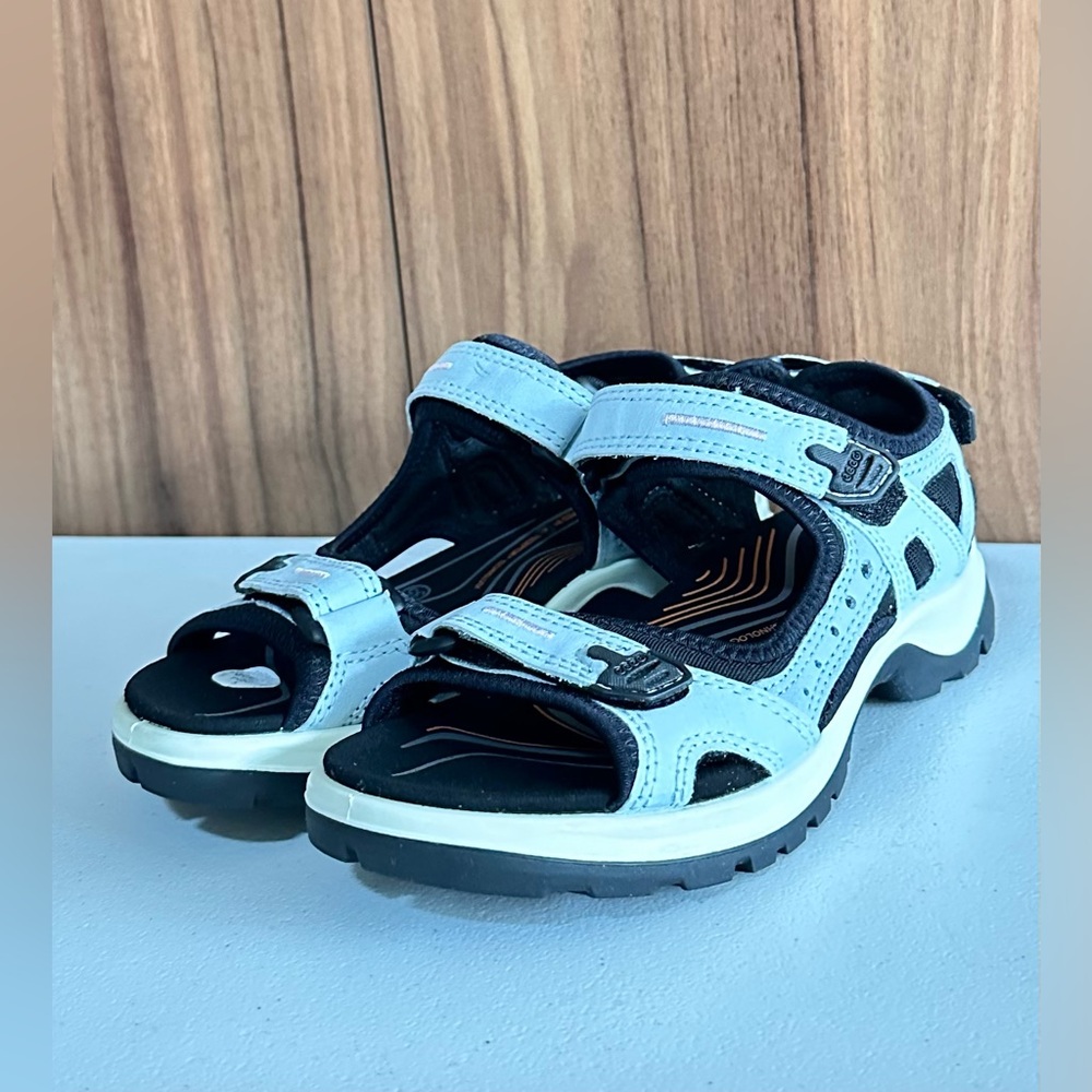 ECCO
Women's Nubuck Outdoor Sandal Size 4-4.5 - Picture 3 of 13